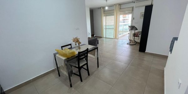 Living & Dining | Apartment for Sale on Yechezkel Hanavi Street, Ramat Beit Shemesh Gimmel