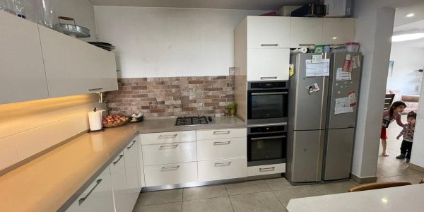Kitchen | Apartment on HaRav Mordechai Eliyahu Street, Ramat Beit Shemesh