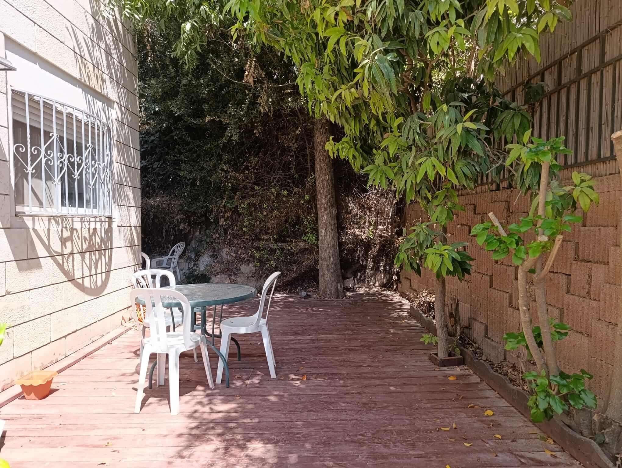 8 - side garden